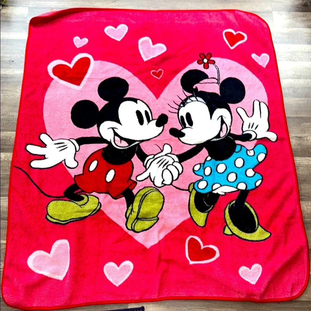💗❤️Classic Disney Collection Mickey & Minnie Love ❤️💗 Fleece Blanket/Throw